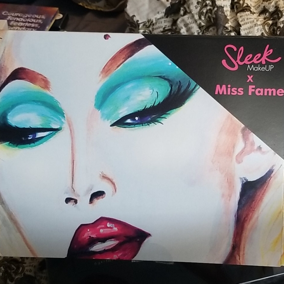 Sleek x Miss Fame makeup kit - Picture 2 of 8